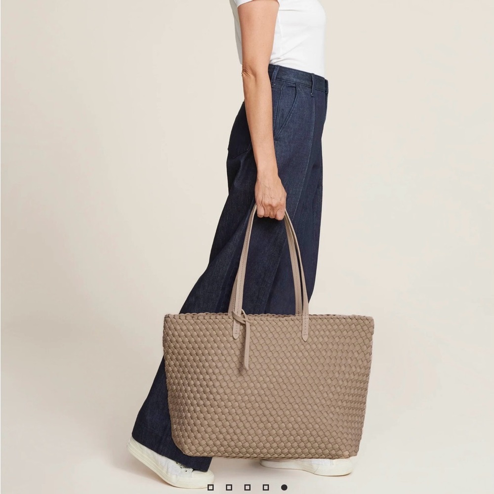 💥HP 💥 Jetsetter Tan Woven Large Woman’s Tote Bag - Picture 6 of 14